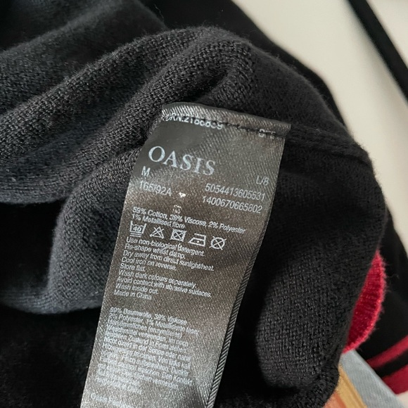 ASOS Oasis Crew Neck Sweater with Lips print Black/Red - Picture 7 of 7